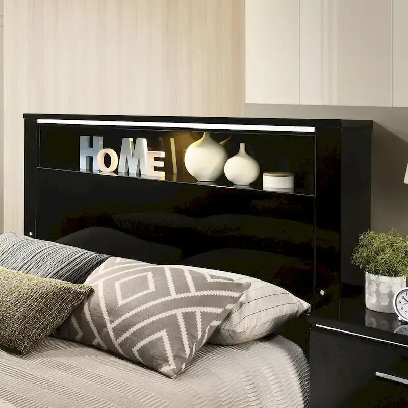 Modernes schwarzes Holz-Panelbett mit LED-Beleuchtung