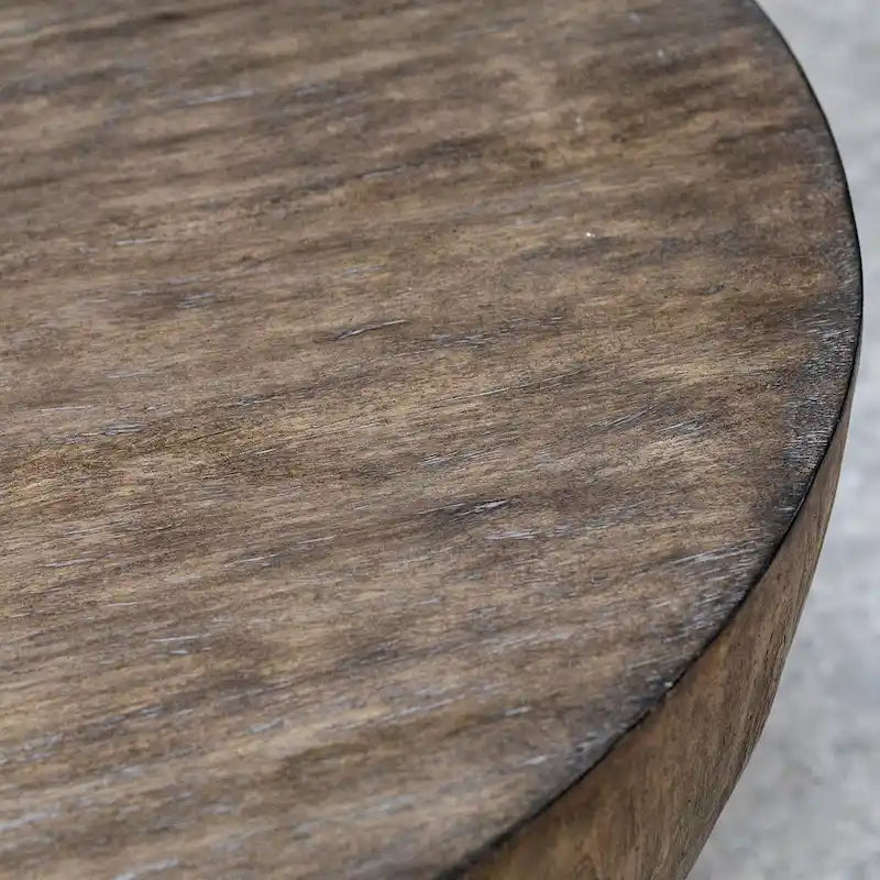 Runder Couchtisch aus gealtertem Walnussholz