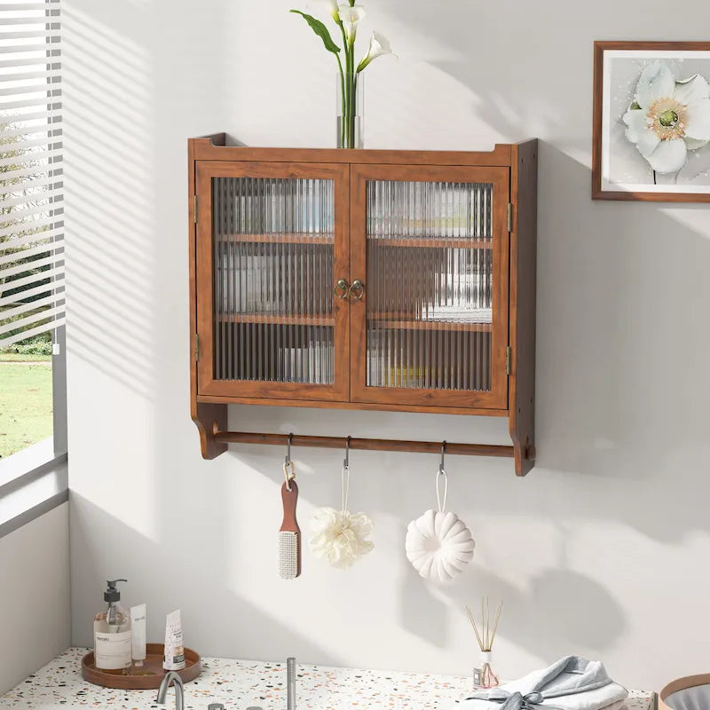 Wandschrank mit Glastür und drei Ablageebenen